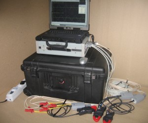 Стенд контроля параметров электроприводного оборудования Крона-517 на кейсе (в рабочем положении)