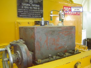 Фотография датчиков положения положения на золотниках автомата безопасности турбины при измерении параметров системы регулирования и защиты турбины системой "Крона-522"